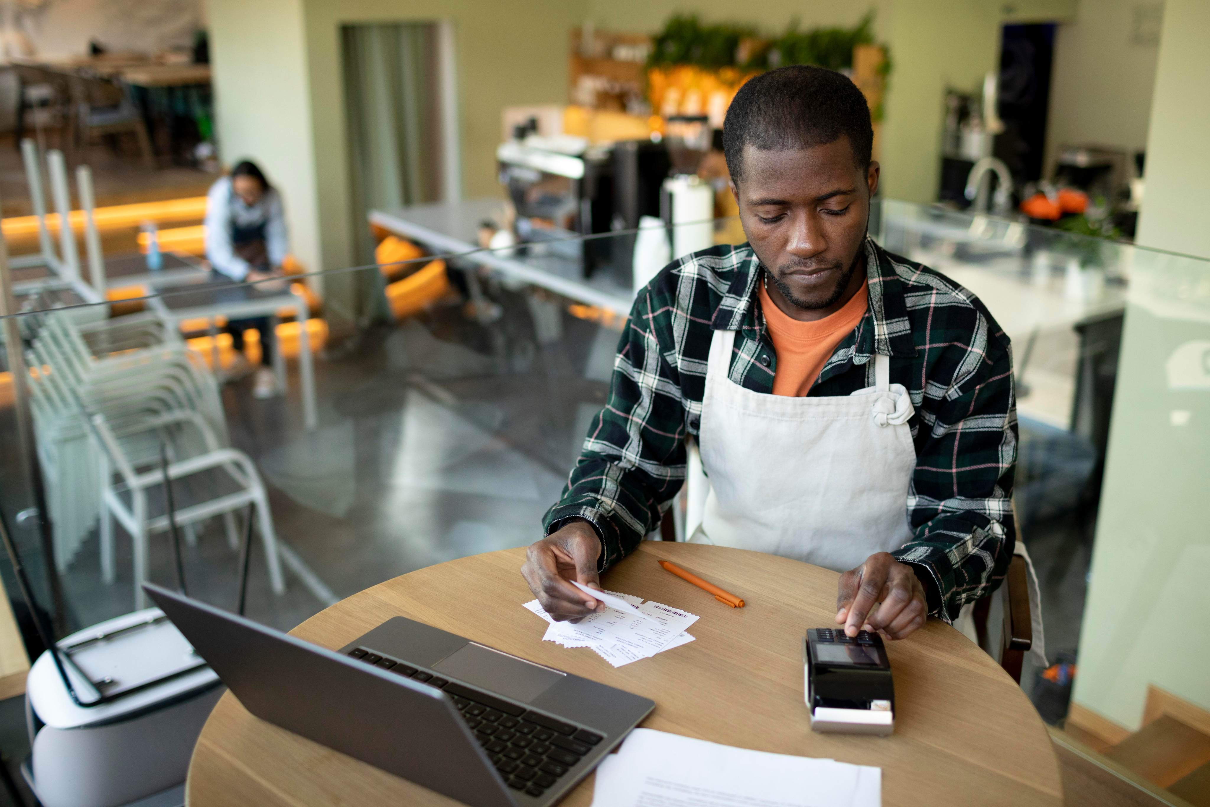 Side hustlers who want to earn extra using just their smartphones